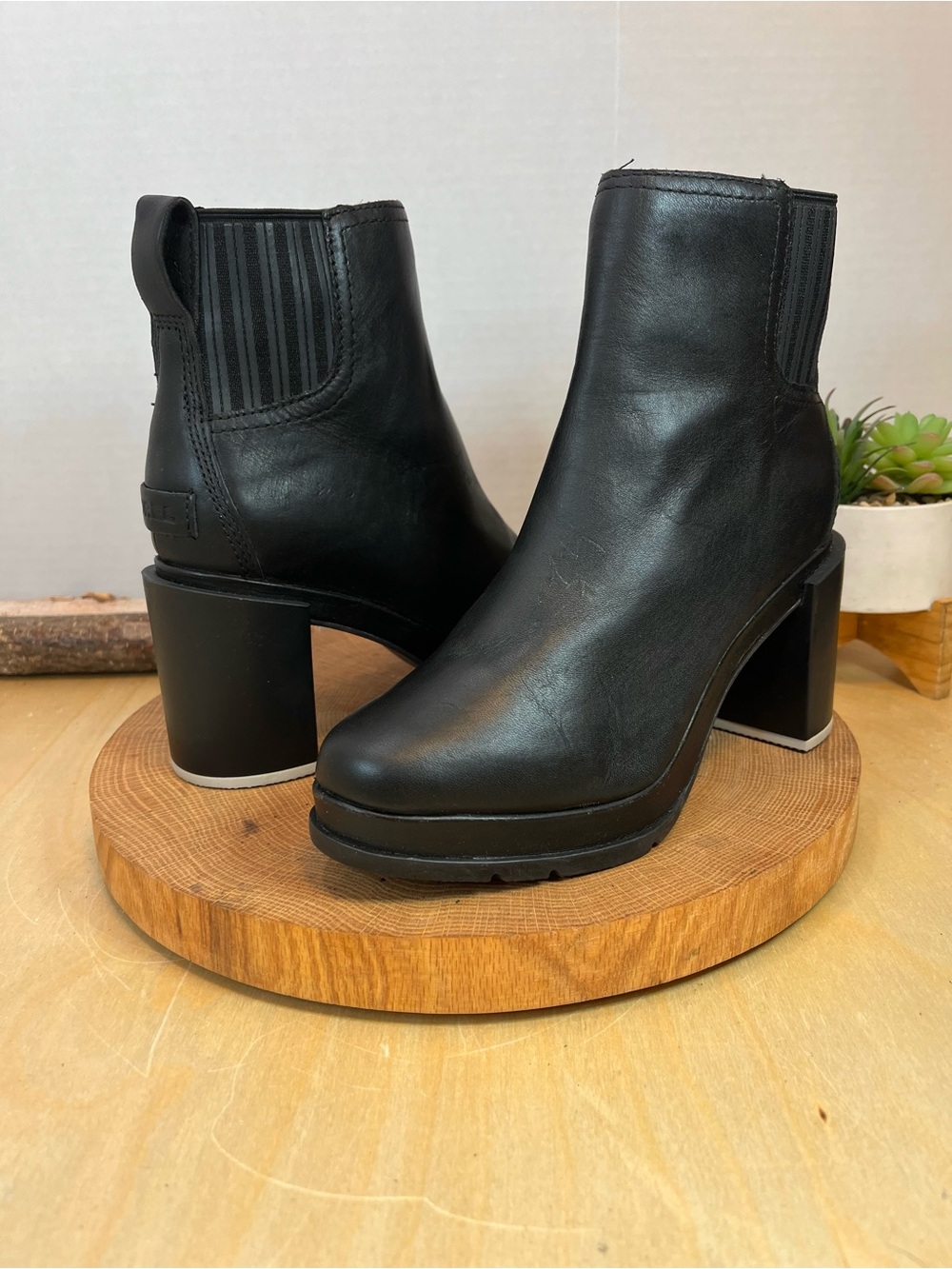 Sorel Margo Chelsea Heeled Boot Size 6.5